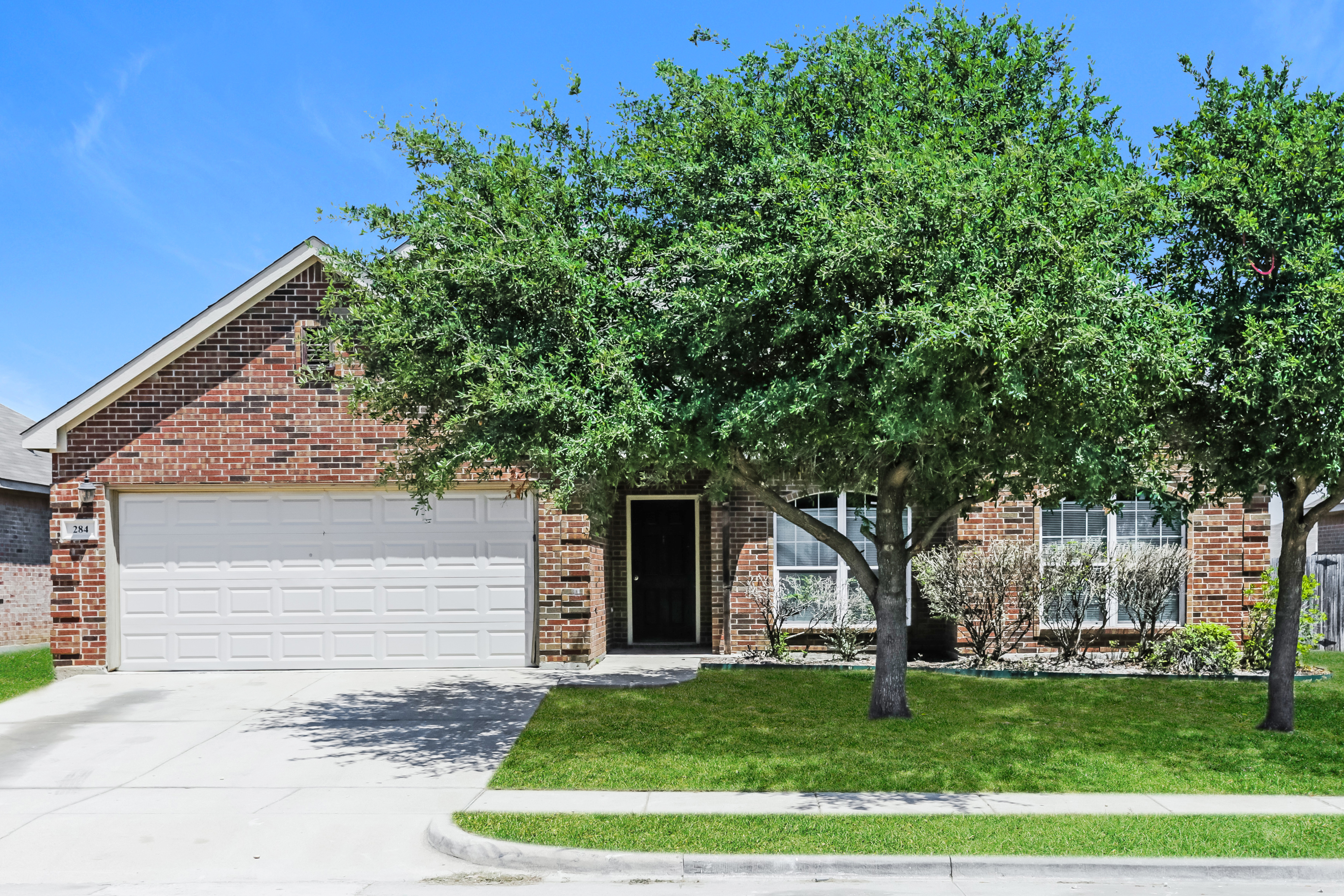 284 Edison Ln Crowley, TX 76036
